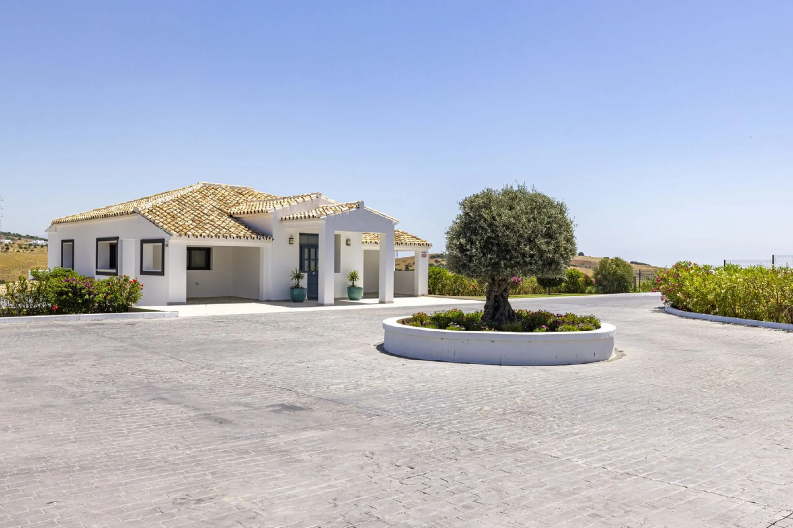 An Exceptional Contemporary Residence in a Prestigious Setting