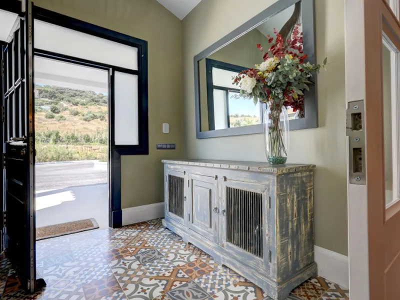 An Exceptional Contemporary Residence in a Prestigious Setting