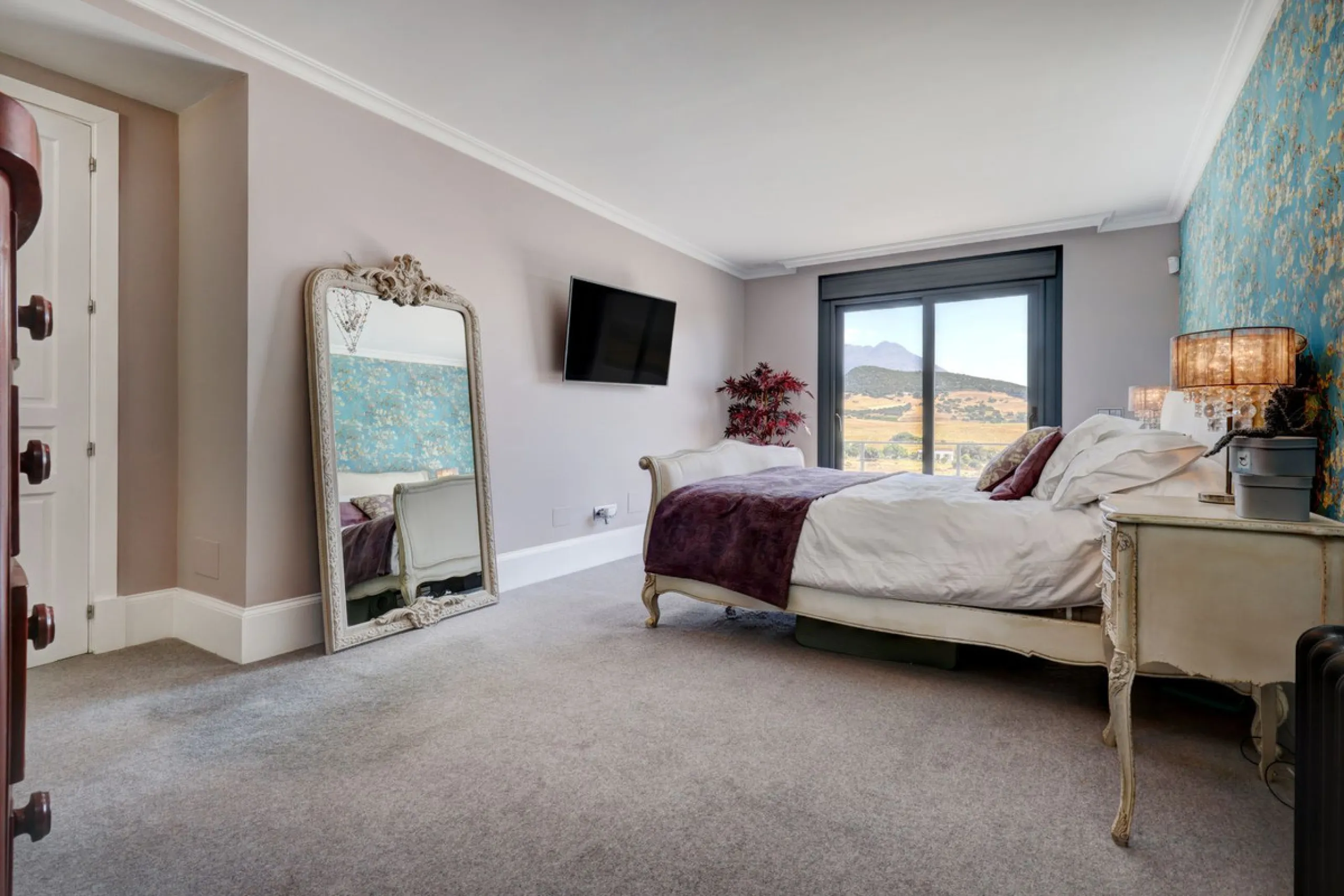 An Exceptional Contemporary Residence in a Prestigious Setting