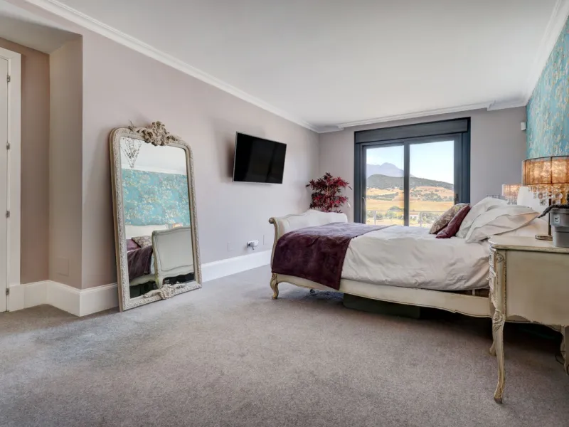 An Exceptional Contemporary Residence in a Prestigious Setting