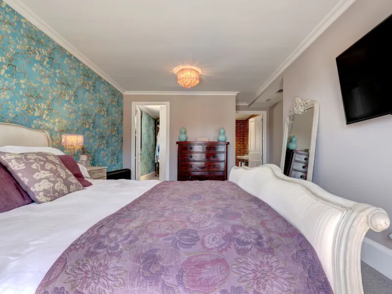 An Exceptional Contemporary Residence in a Prestigious Setting