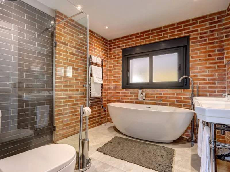 An Exceptional Contemporary Residence in a Prestigious Setting