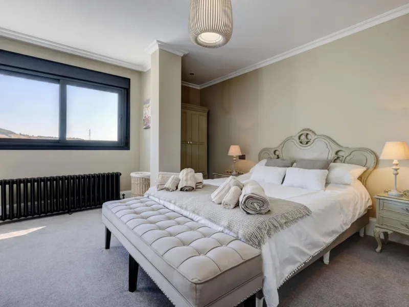 An Exceptional Contemporary Residence in a Prestigious Setting