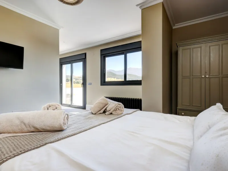 An Exceptional Contemporary Residence in a Prestigious Setting