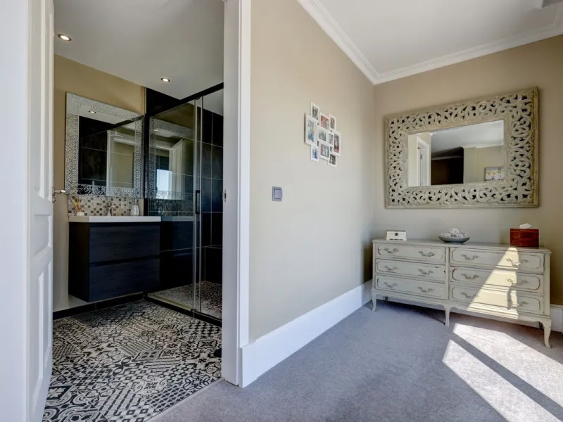 An Exceptional Contemporary Residence in a Prestigious Setting