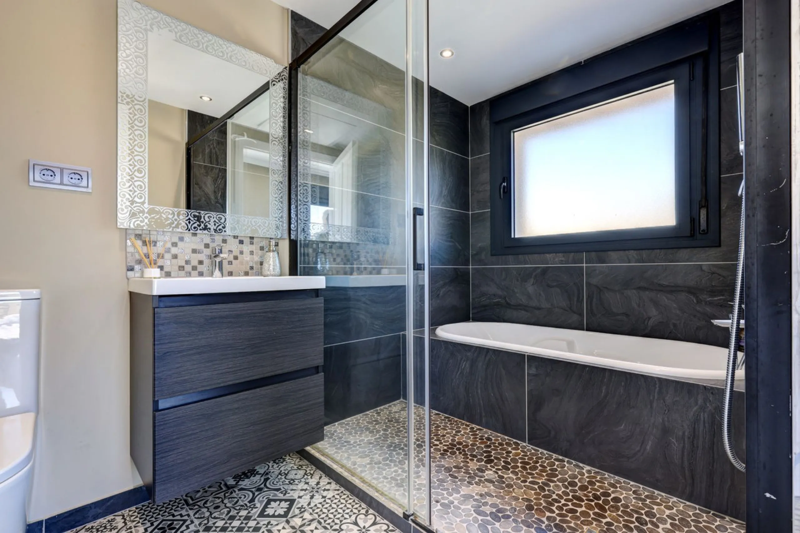An Exceptional Contemporary Residence in a Prestigious Setting