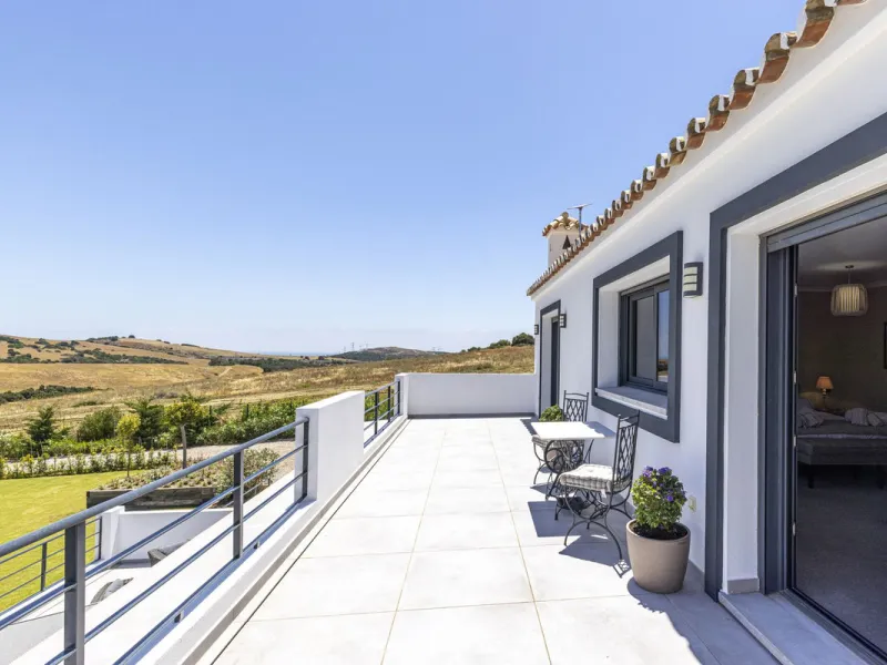 An Exceptional Contemporary Residence in a Prestigious Setting