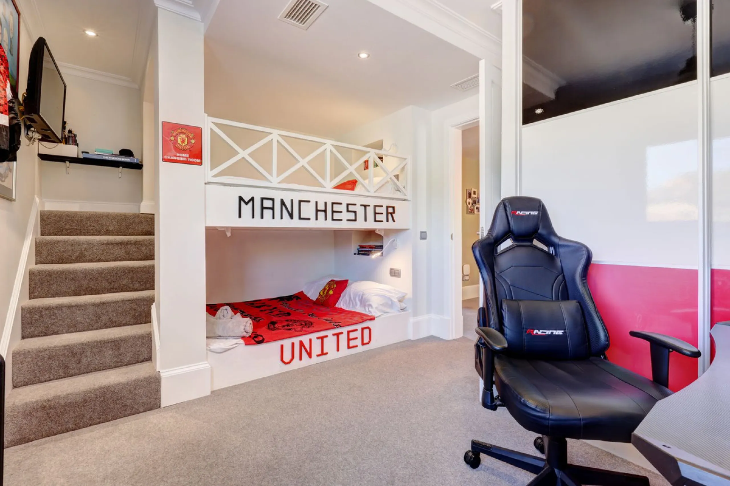 An Exceptional Contemporary Residence in a Prestigious Setting