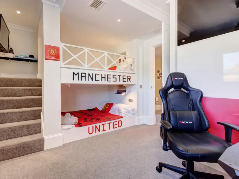 An Exceptional Contemporary Residence in a Prestigious Setting
