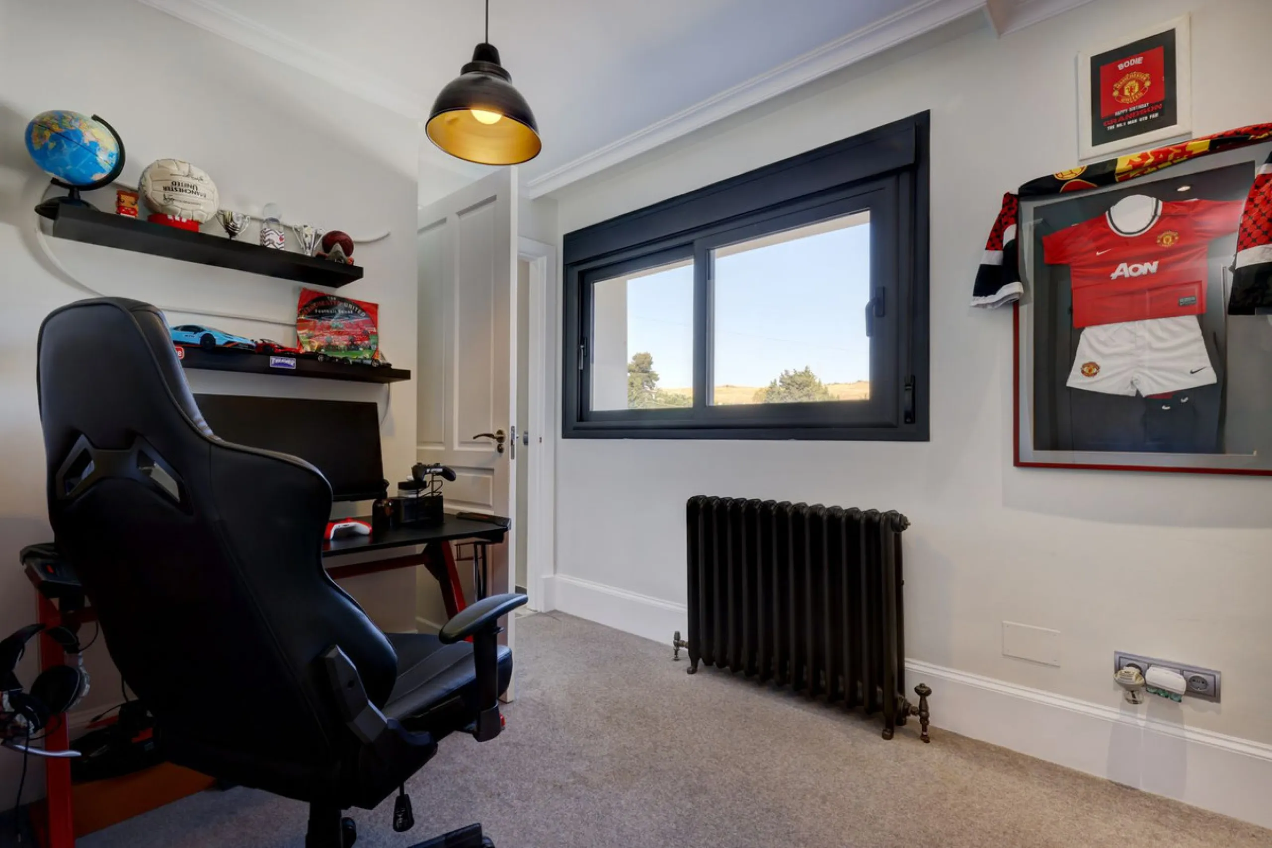 An Exceptional Contemporary Residence in a Prestigious Setting