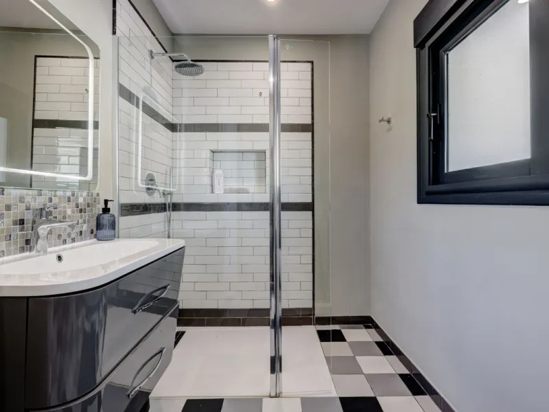 An Exceptional Contemporary Residence in a Prestigious Setting