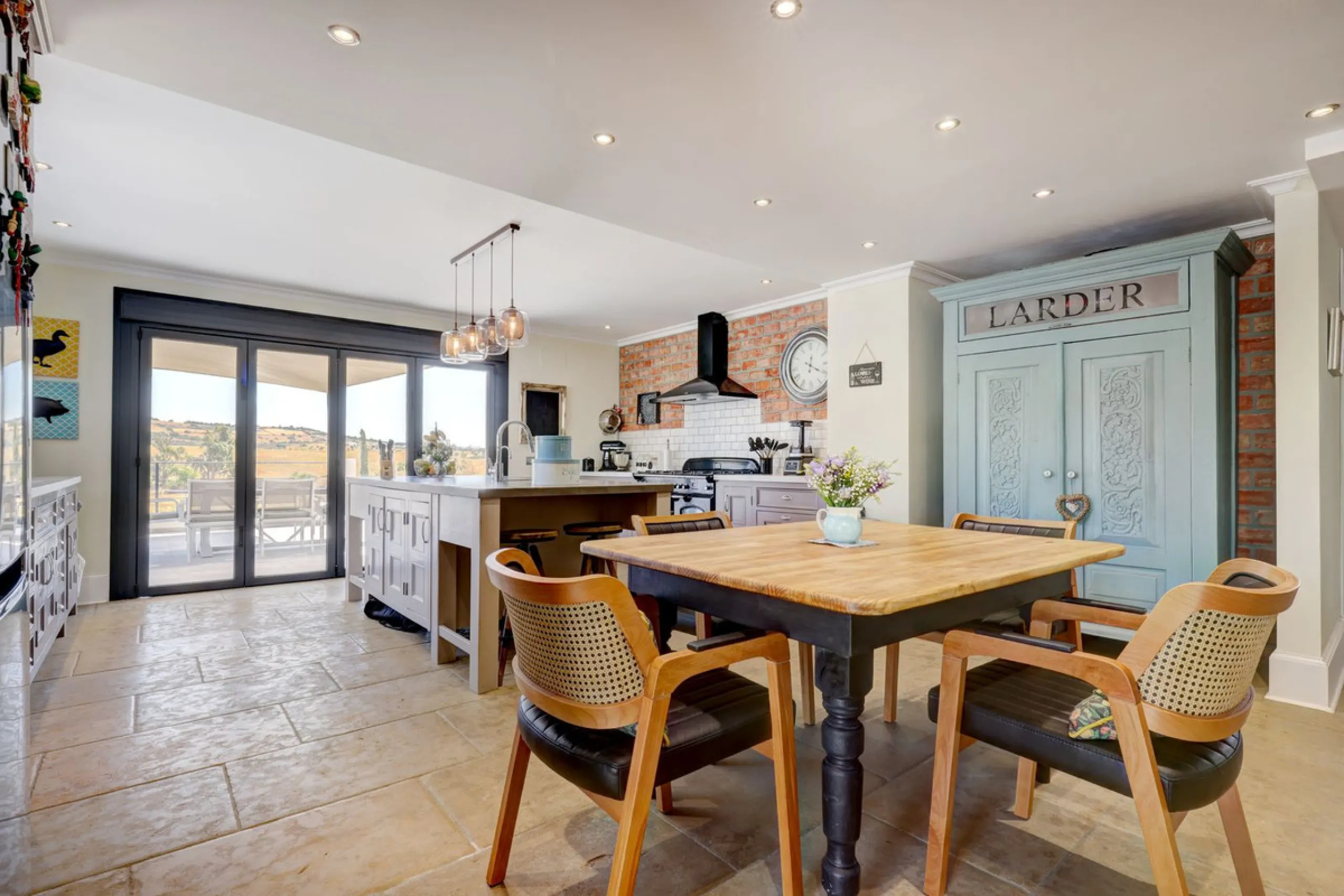 An Exceptional Contemporary Residence in a Prestigious Setting