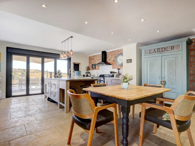 An Exceptional Contemporary Residence in a Prestigious Setting