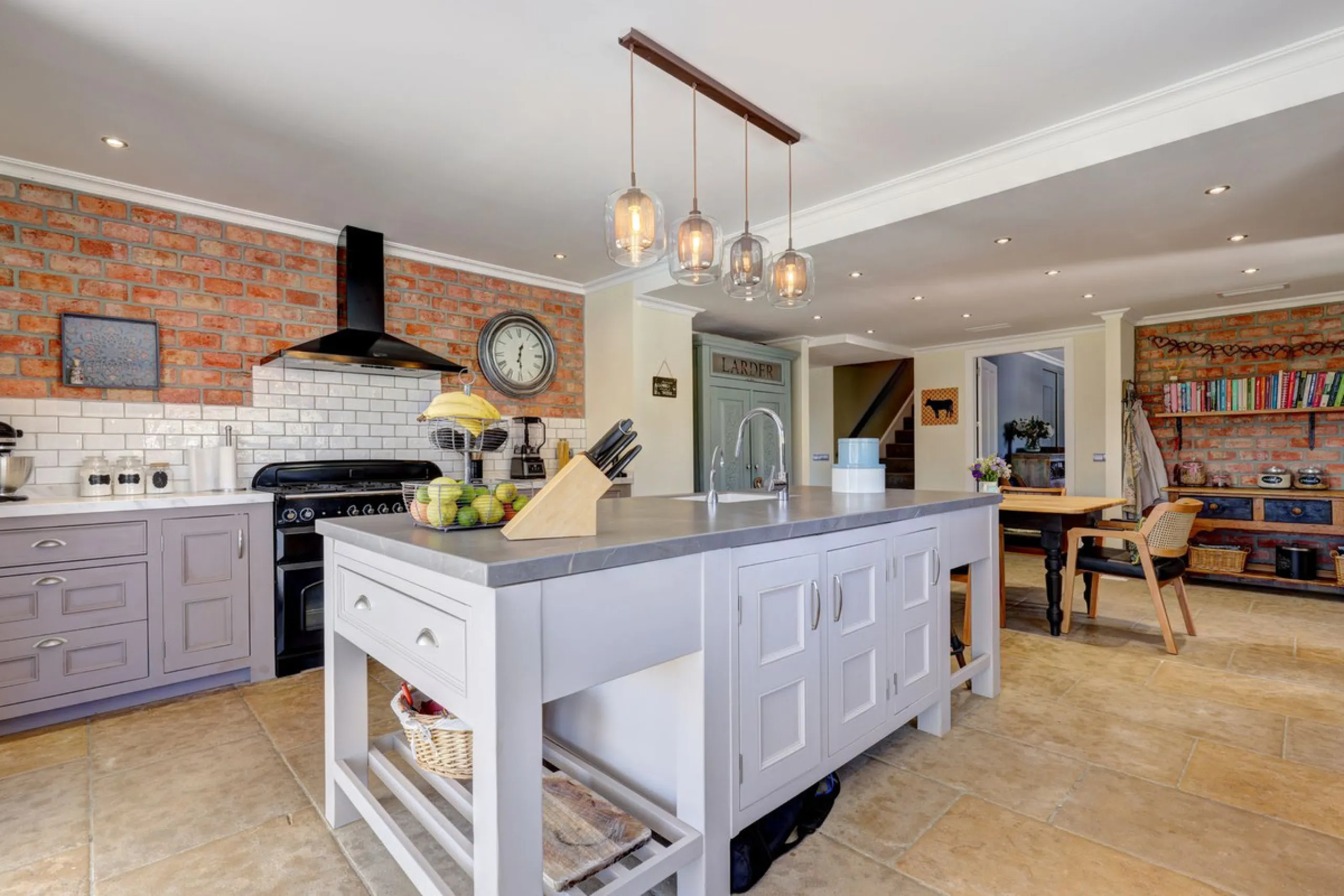An Exceptional Contemporary Residence in a Prestigious Setting
