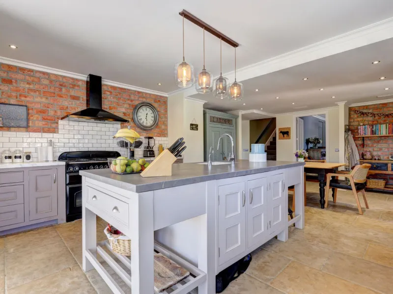 An Exceptional Contemporary Residence in a Prestigious Setting