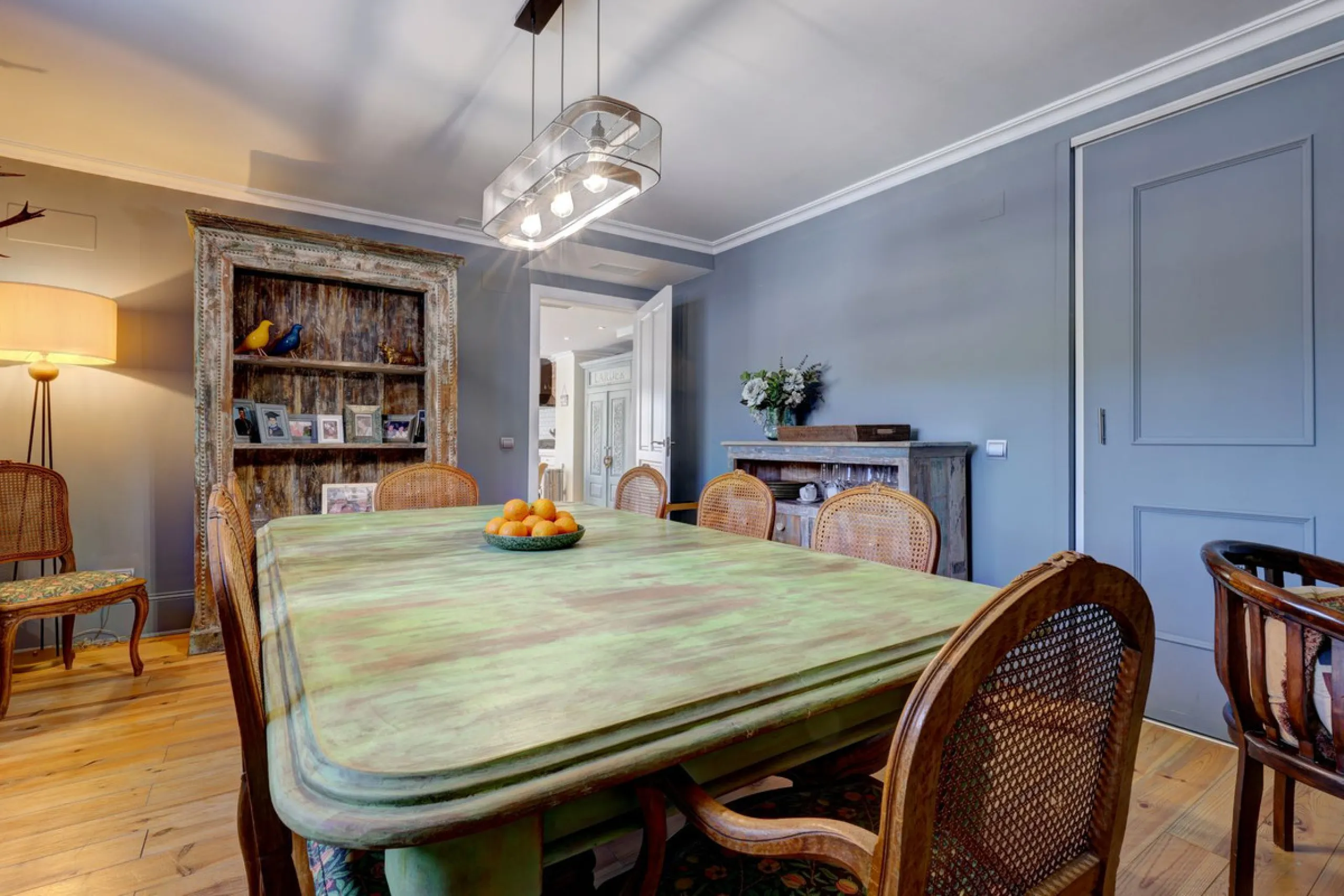 An Exceptional Contemporary Residence in a Prestigious Setting