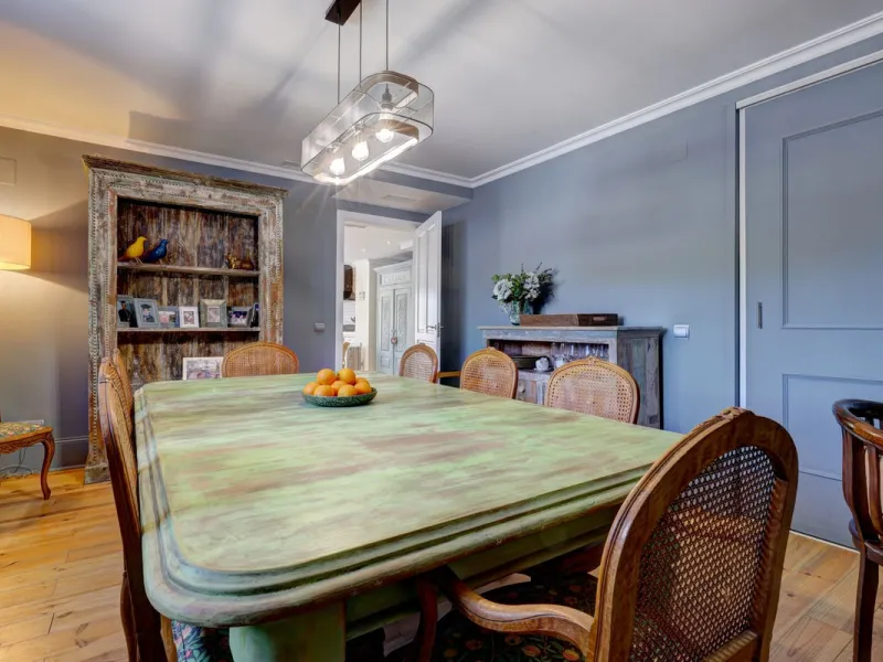 An Exceptional Contemporary Residence in a Prestigious Setting
