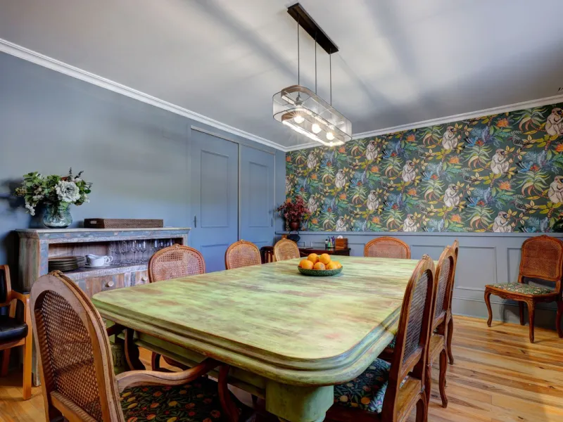 An Exceptional Contemporary Residence in a Prestigious Setting