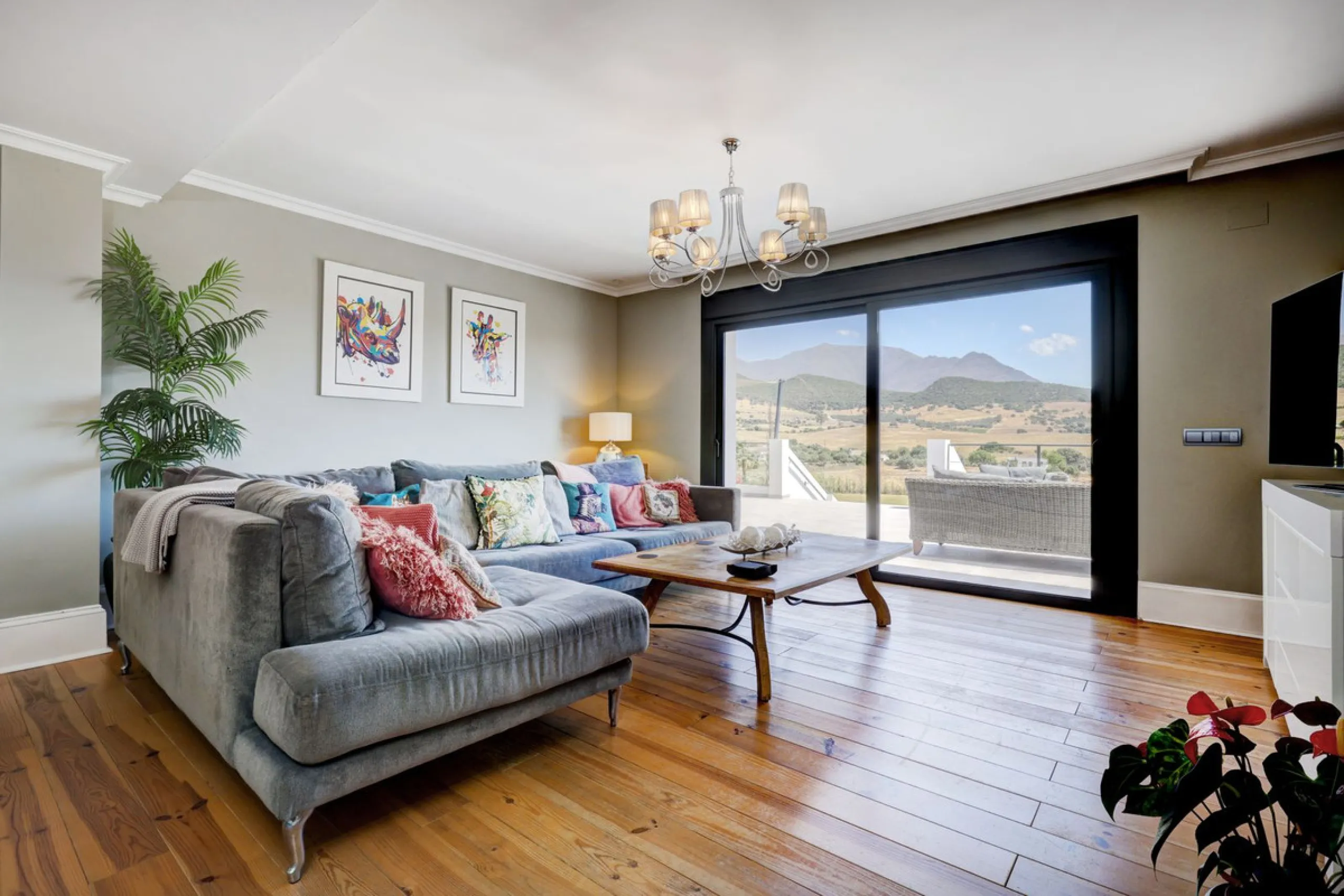 An Exceptional Contemporary Residence in a Prestigious Setting