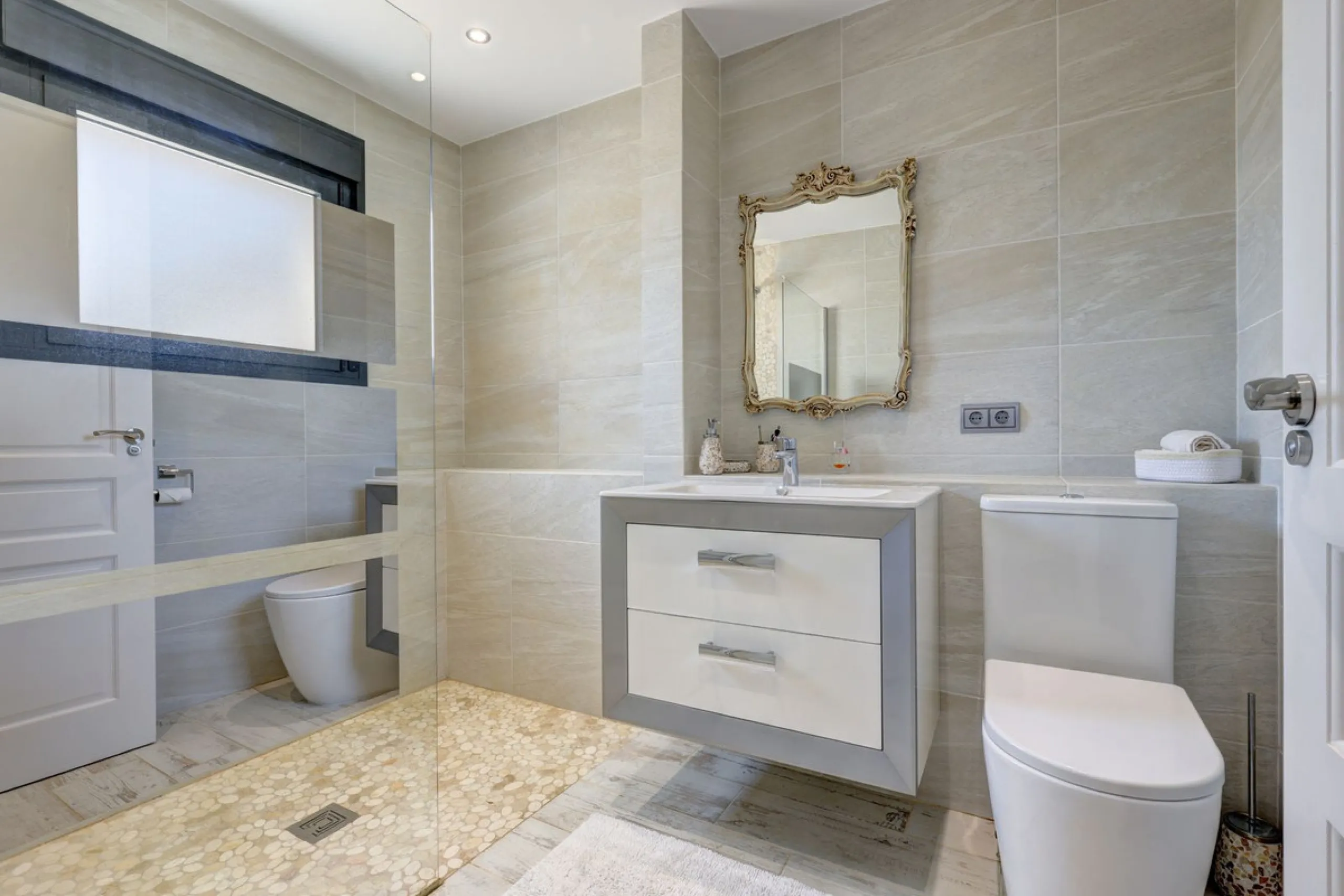An Exceptional Contemporary Residence in a Prestigious Setting