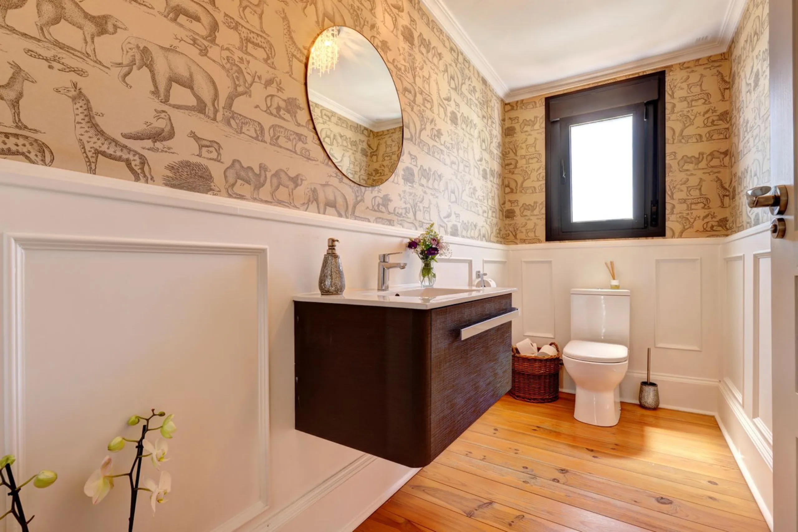 An Exceptional Contemporary Residence in a Prestigious Setting