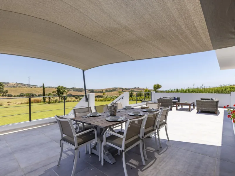 An Exceptional Contemporary Residence in a Prestigious Setting