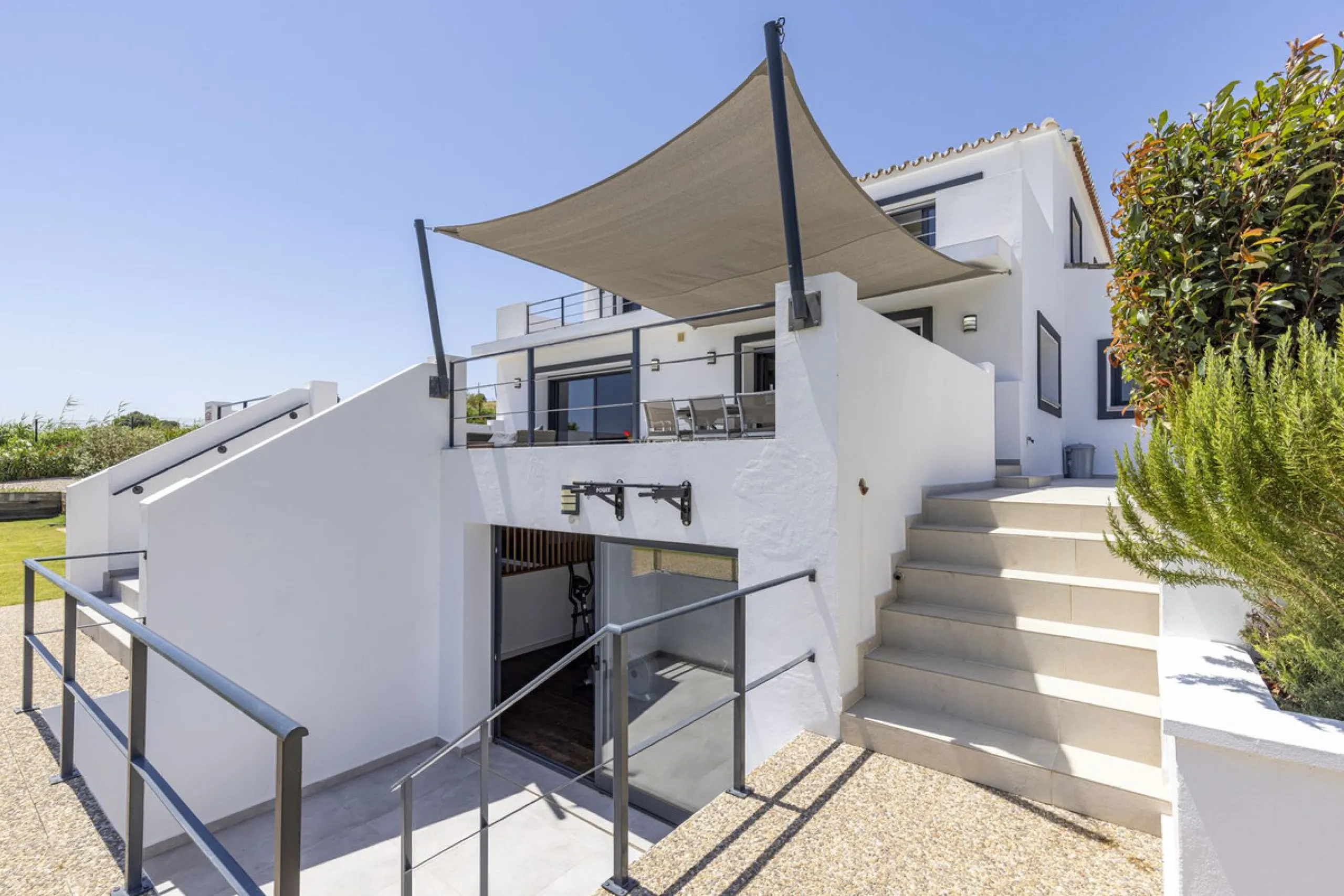 An Exceptional Contemporary Residence in a Prestigious Setting