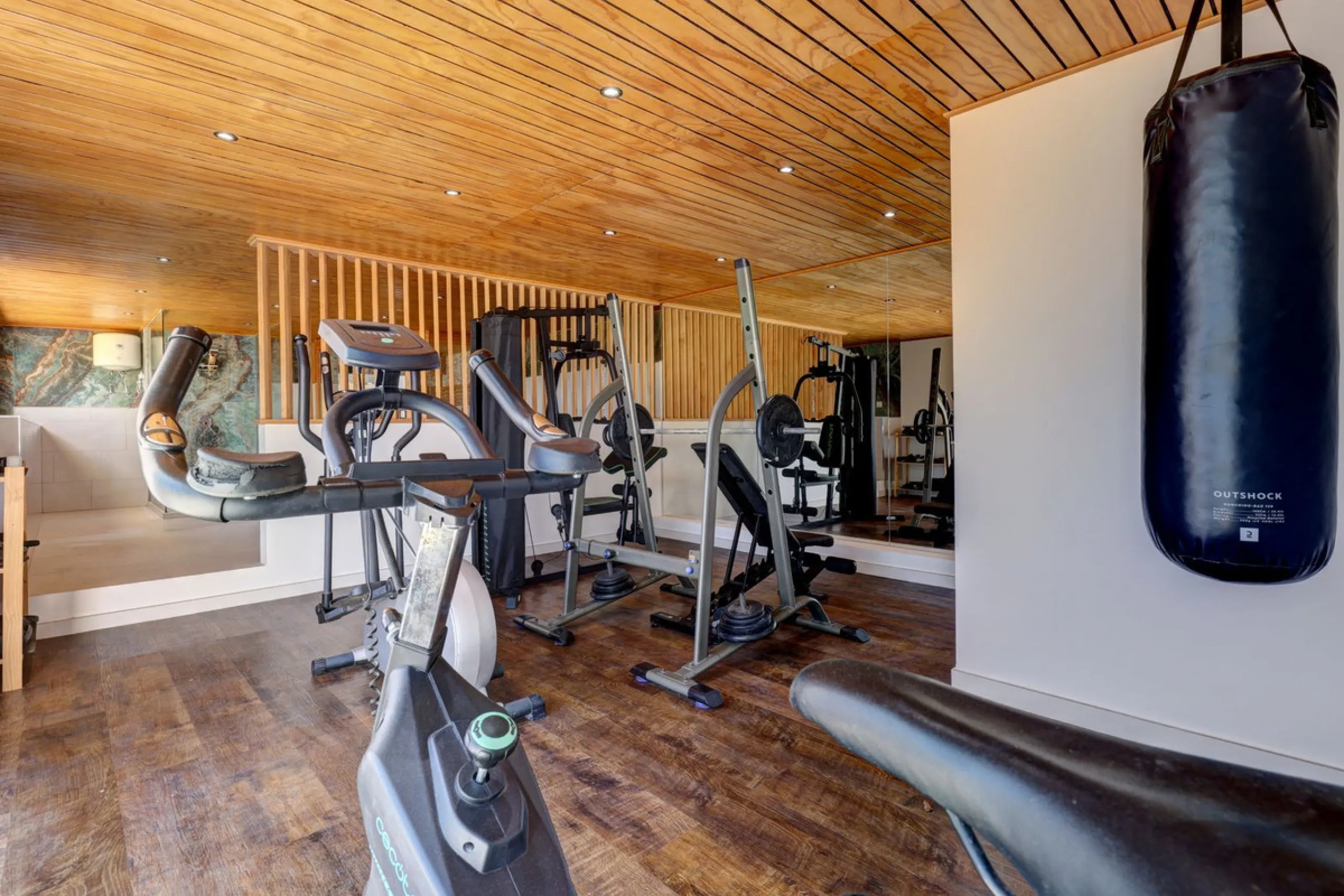 An Exceptional Contemporary Residence in a Prestigious Setting