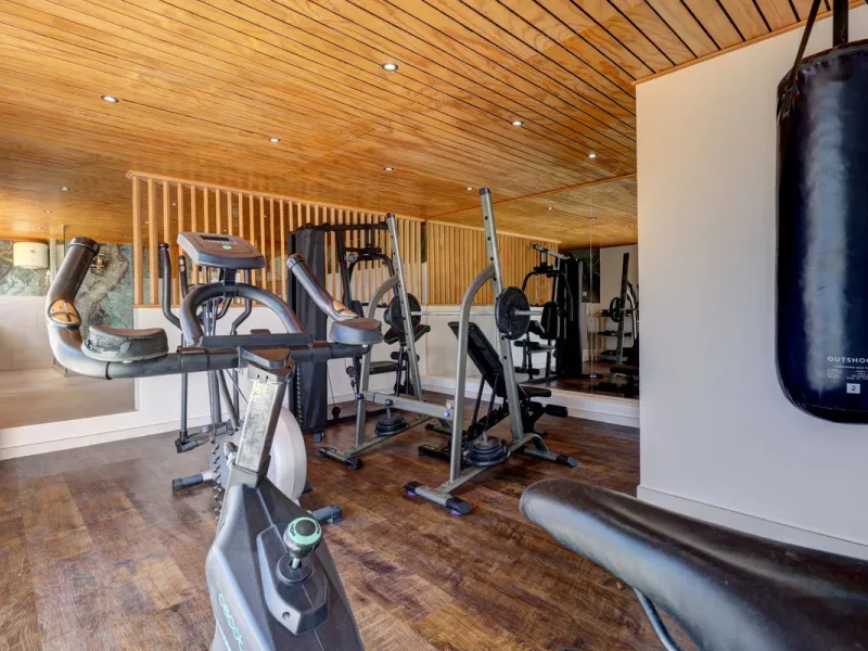 An Exceptional Contemporary Residence in a Prestigious Setting
