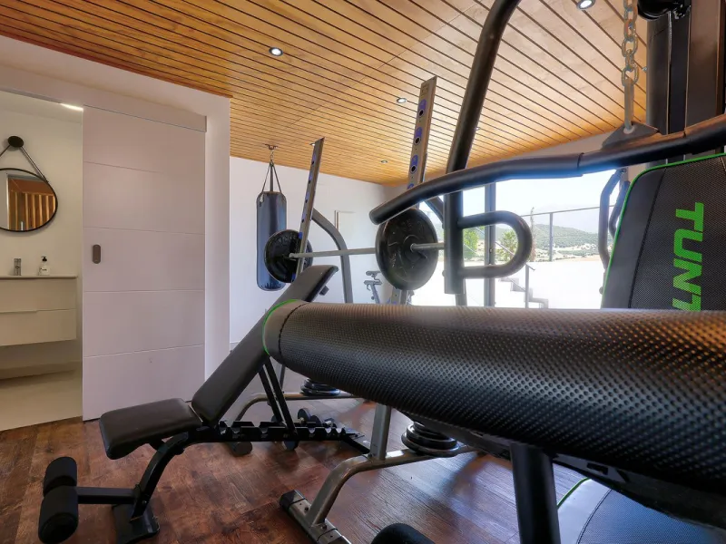 An Exceptional Contemporary Residence in a Prestigious Setting