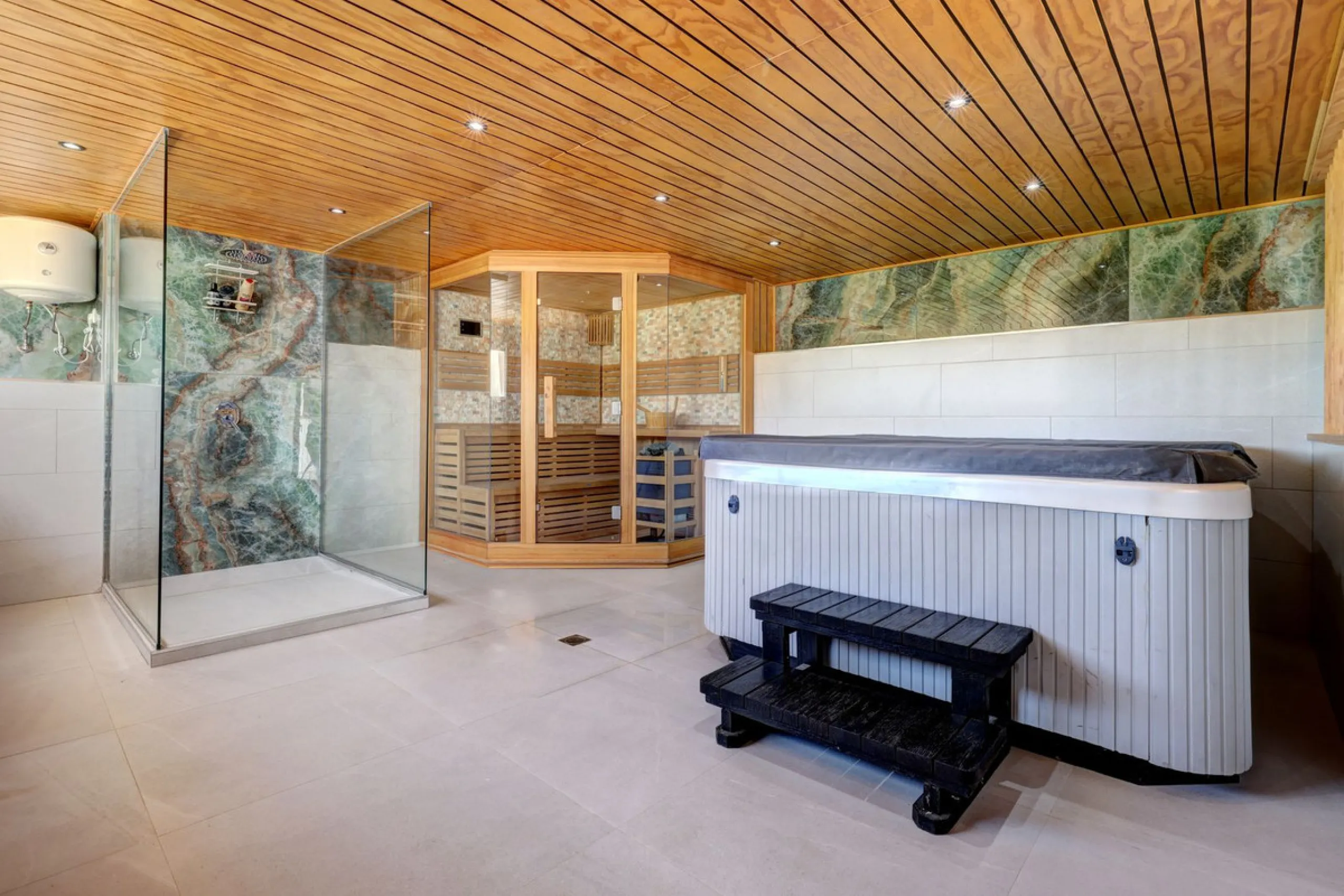 An Exceptional Contemporary Residence in a Prestigious Setting