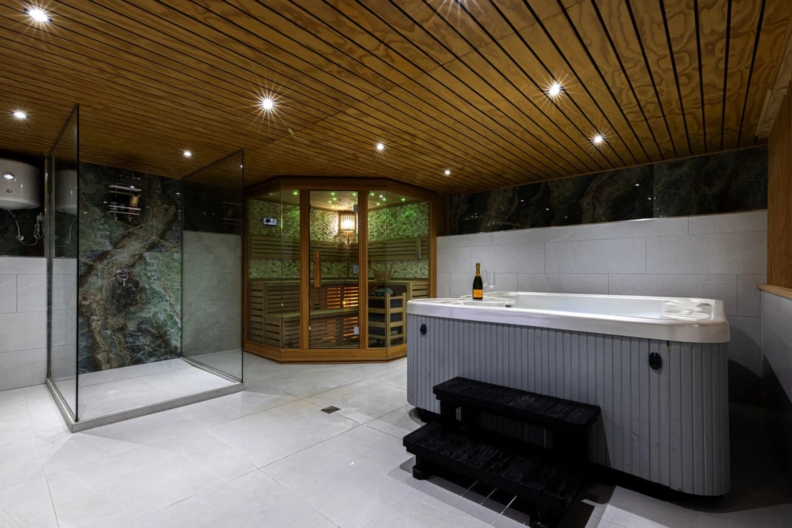 An Exceptional Contemporary Residence in a Prestigious Setting