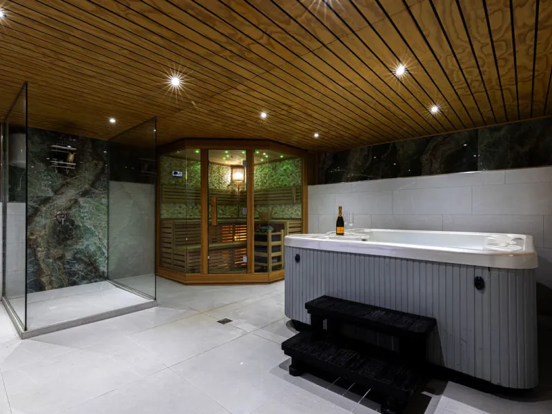 An Exceptional Contemporary Residence in a Prestigious Setting