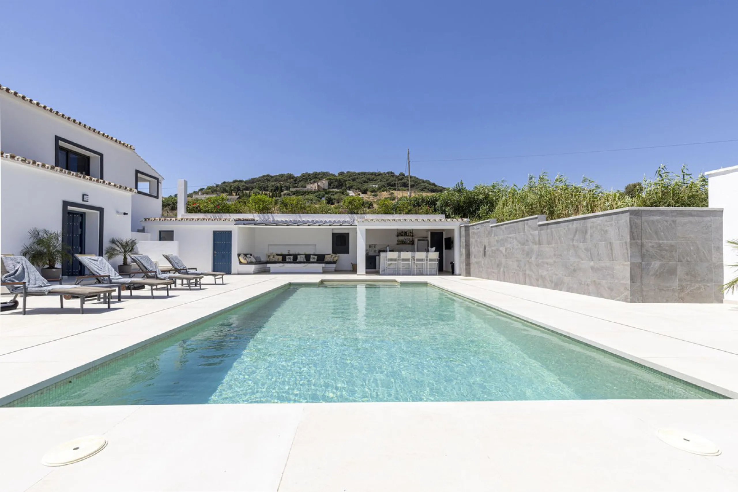 An Exceptional Contemporary Residence in a Prestigious Setting