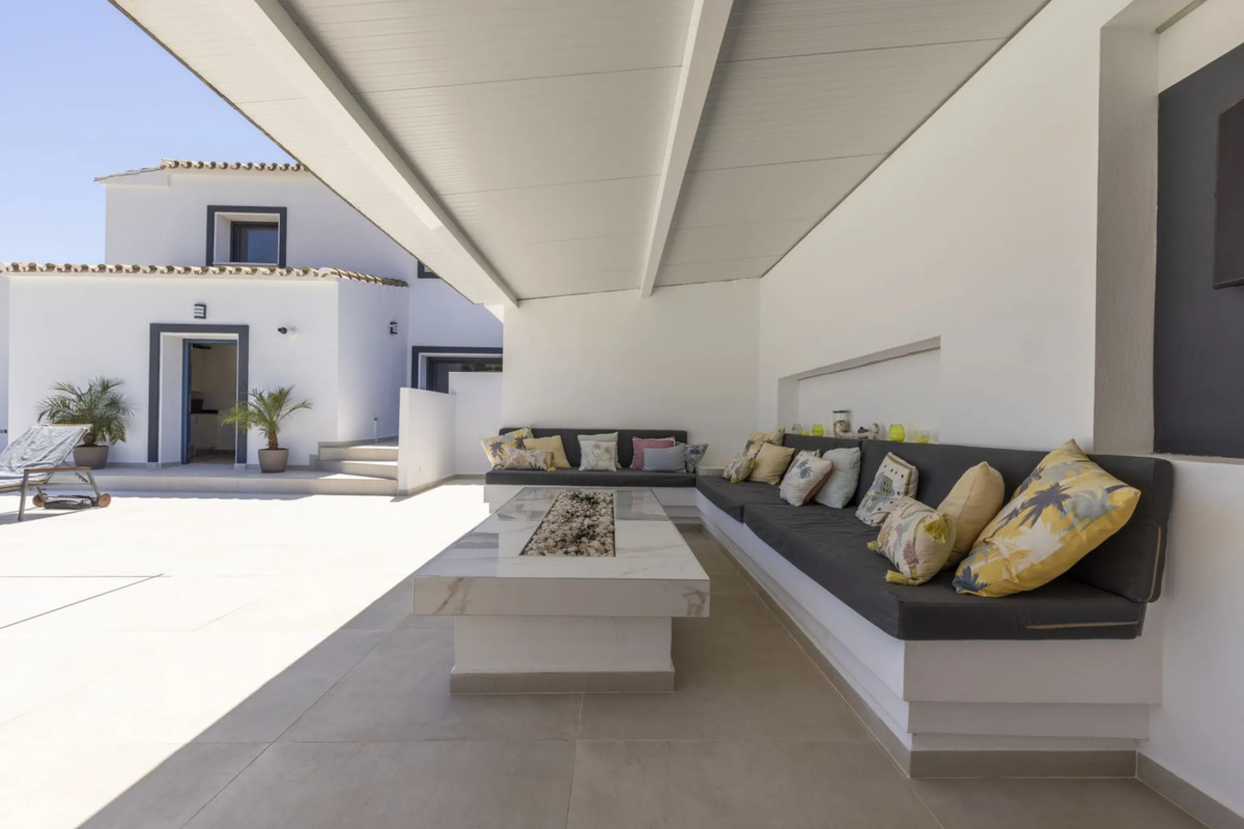 An Exceptional Contemporary Residence in a Prestigious Setting