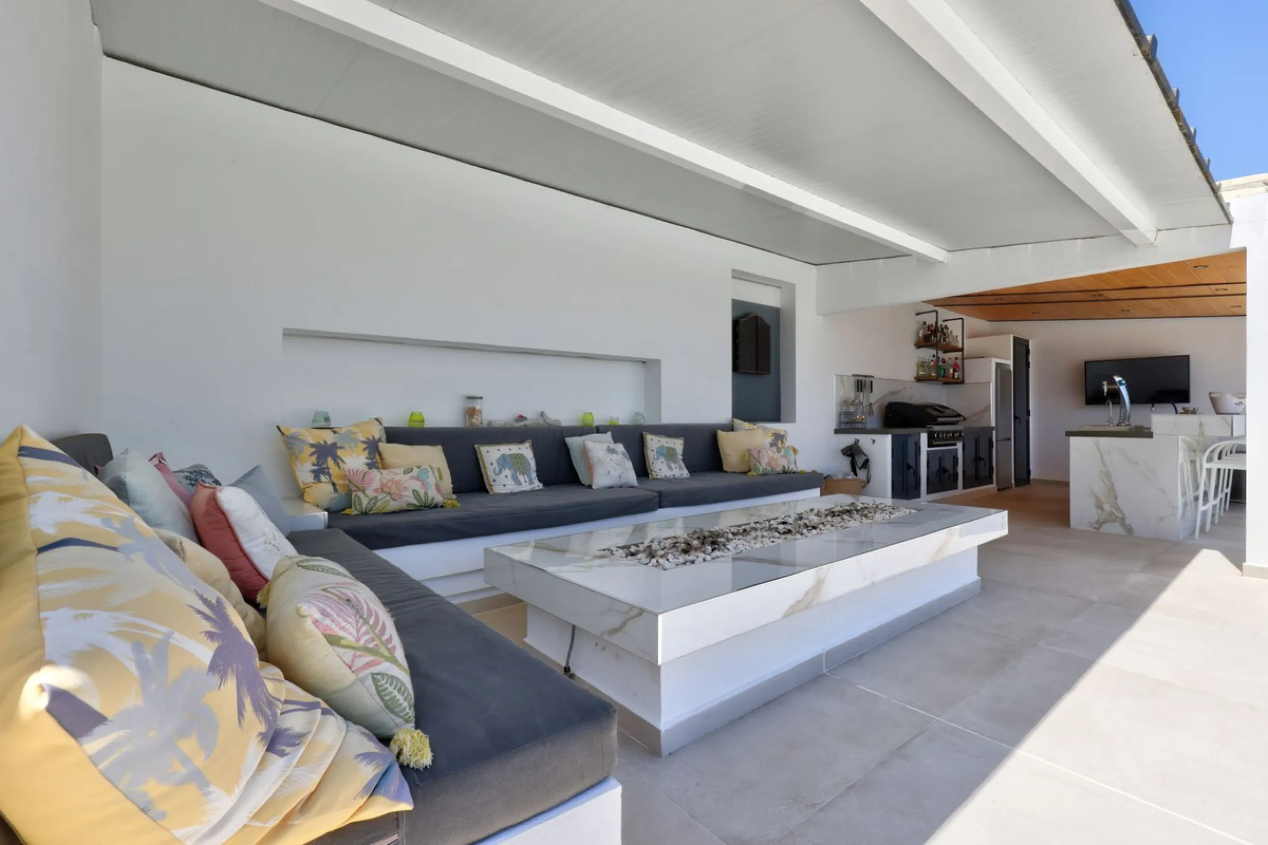 An Exceptional Contemporary Residence in a Prestigious Setting