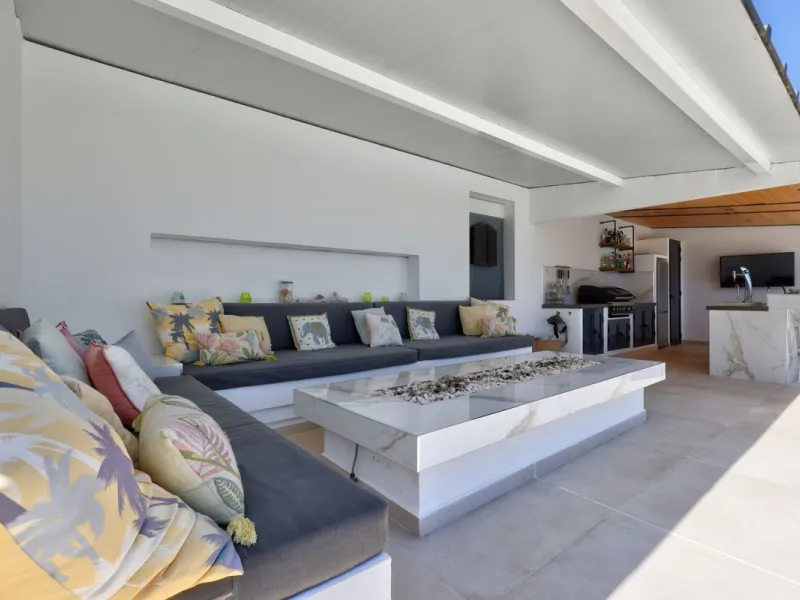 An Exceptional Contemporary Residence in a Prestigious Setting