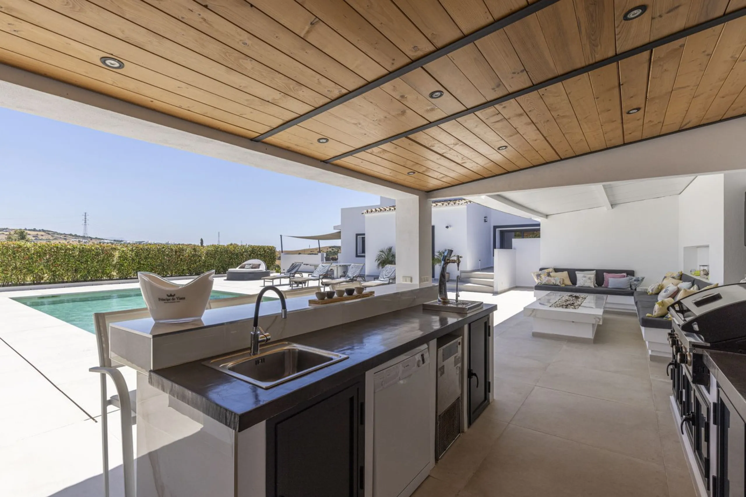 An Exceptional Contemporary Residence in a Prestigious Setting