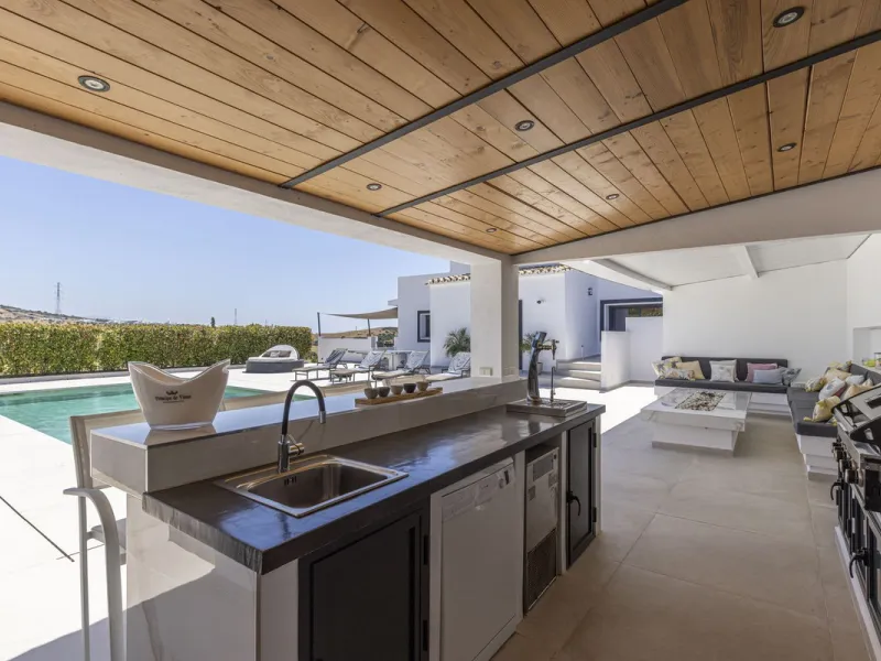 An Exceptional Contemporary Residence in a Prestigious Setting