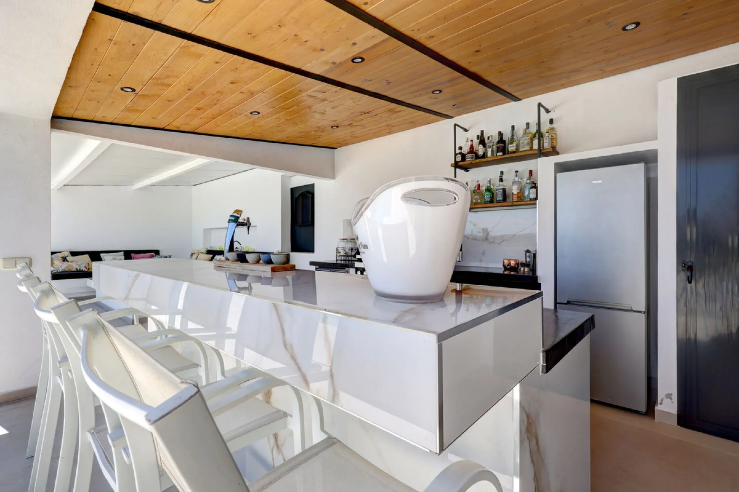 An Exceptional Contemporary Residence in a Prestigious Setting