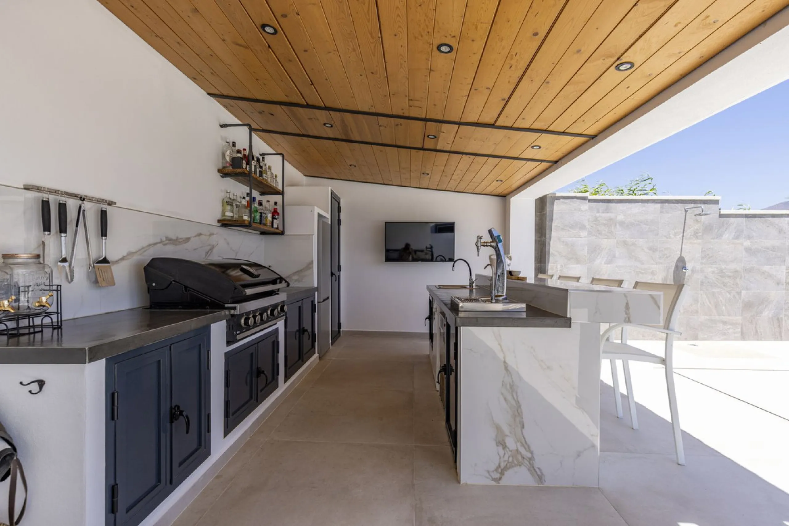 An Exceptional Contemporary Residence in a Prestigious Setting