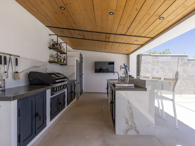 An Exceptional Contemporary Residence in a Prestigious Setting
