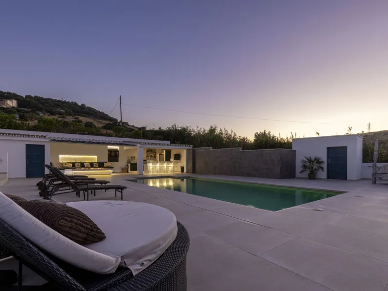 An Exceptional Contemporary Residence in a Prestigious Setting
