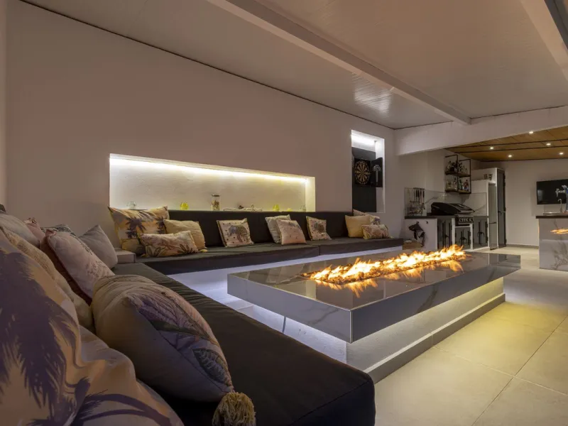 An Exceptional Contemporary Residence in a Prestigious Setting