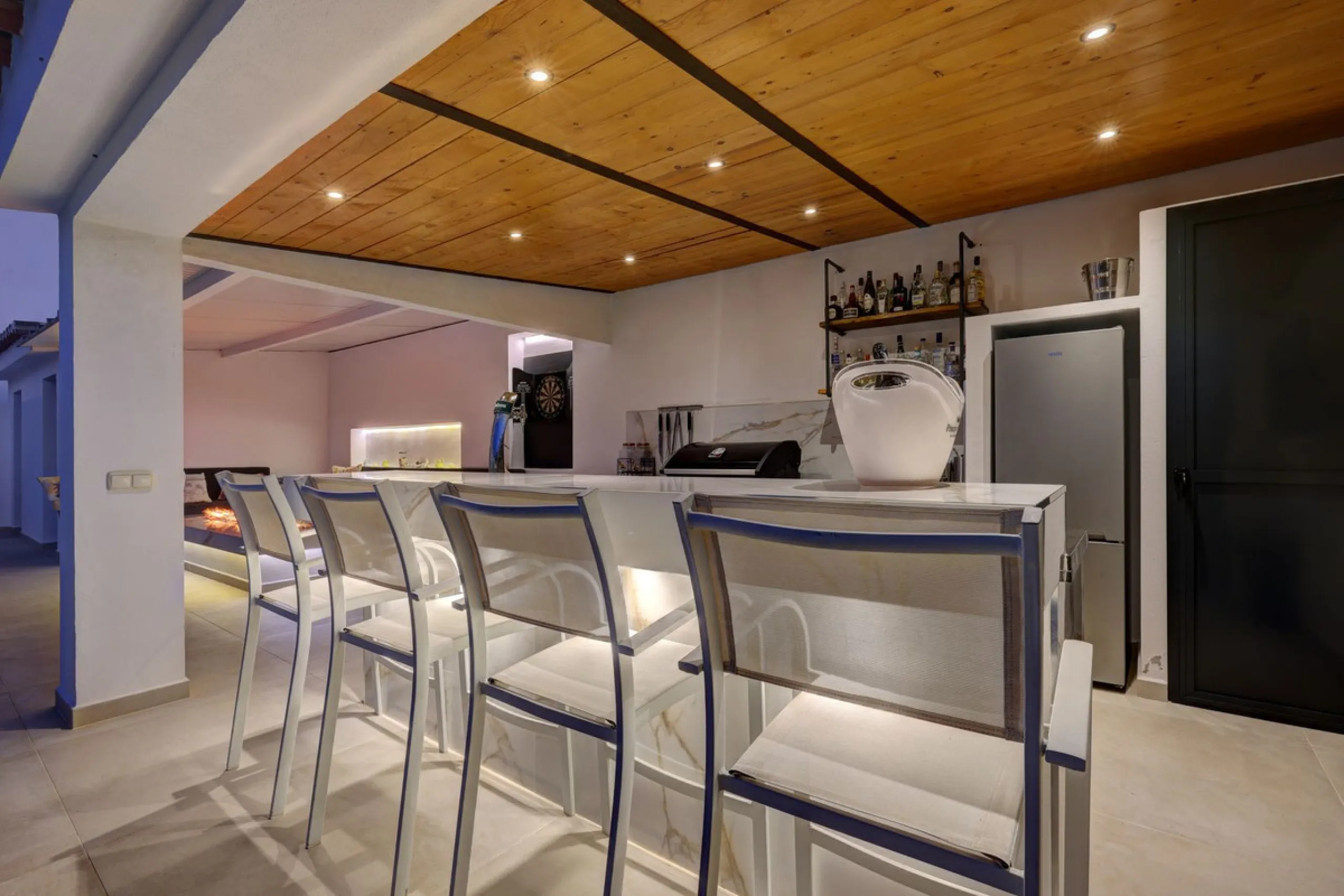 An Exceptional Contemporary Residence in a Prestigious Setting