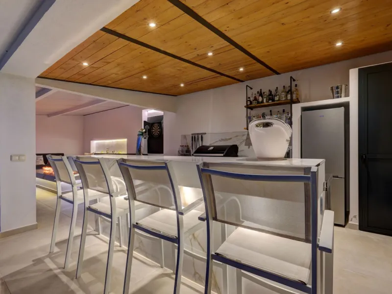 An Exceptional Contemporary Residence in a Prestigious Setting