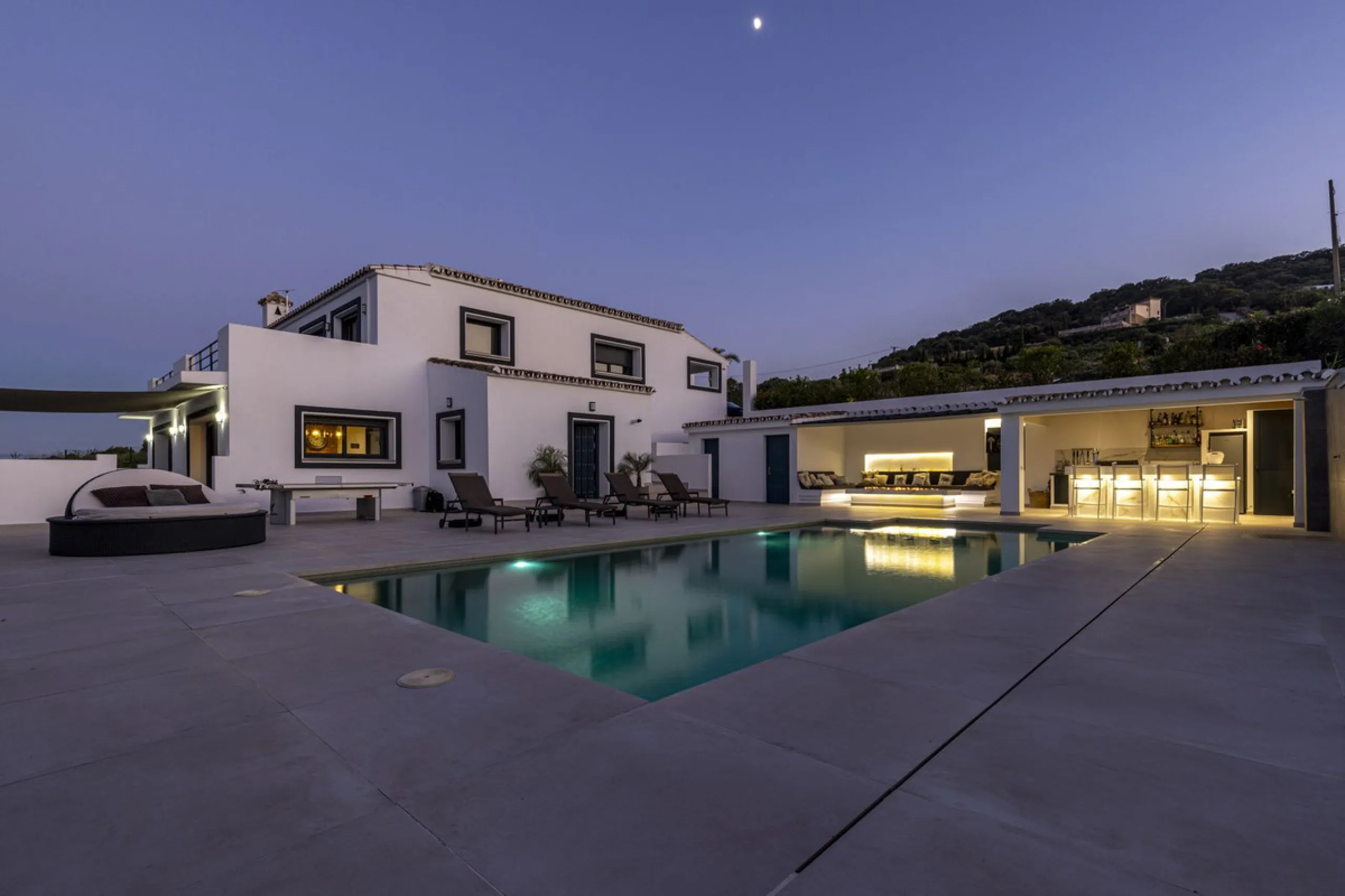 An Exceptional Contemporary Residence in a Prestigious Setting