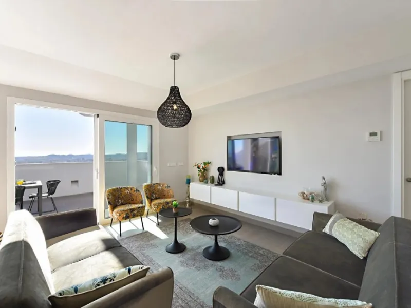 Luxury 3 bedroom apartment with stunning sea views in the modern Monte Paraiso complex in Fuengirola southern Spain. This modern apartment was completed in 2019 and stylishly decorated with modern furniture and beds with high-quality mattresses. The spaci