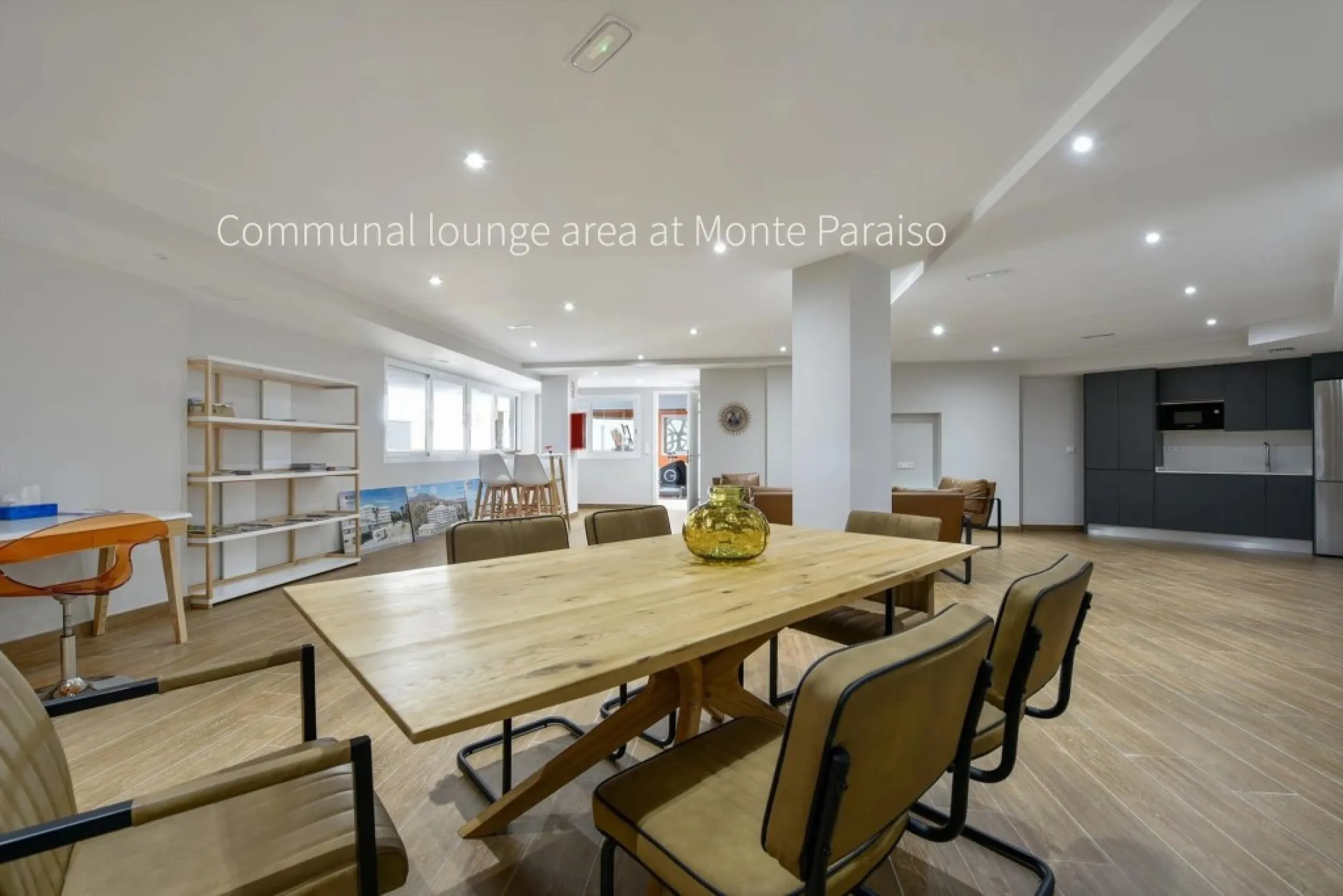 Luxury 3 bedroom apartment with stunning sea views in the modern Monte Paraiso complex in Fuengirola southern Spain. This modern apartment was completed in 2019 and stylishly decorated with modern furniture and beds with high-quality mattresses. The spaci