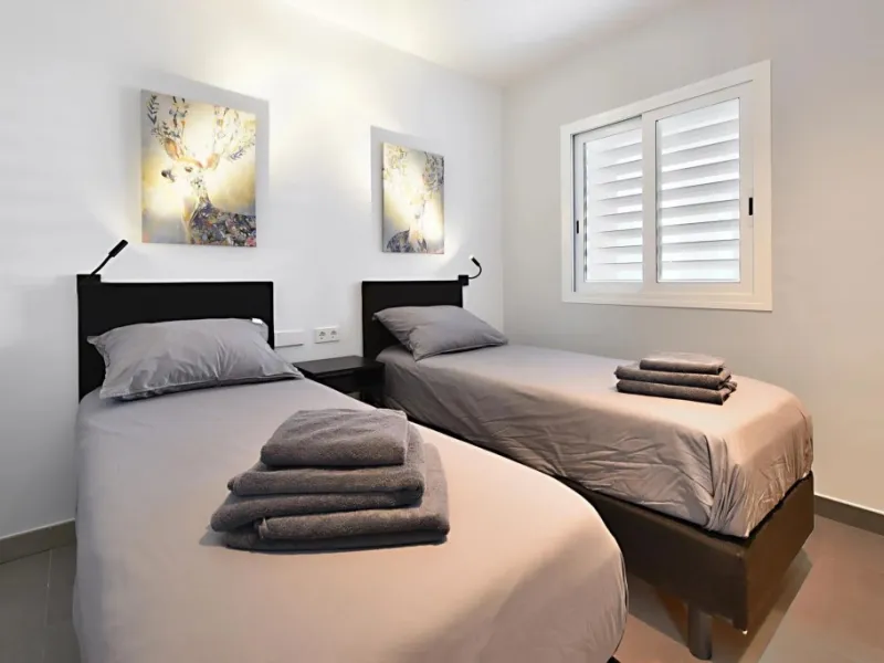 Luxury 3 bedroom apartment with stunning sea views in the modern Monte Paraiso complex in Fuengirola southern Spain. This modern apartment was completed in 2019 and stylishly decorated with modern furniture and beds with high-quality mattresses. The spaci